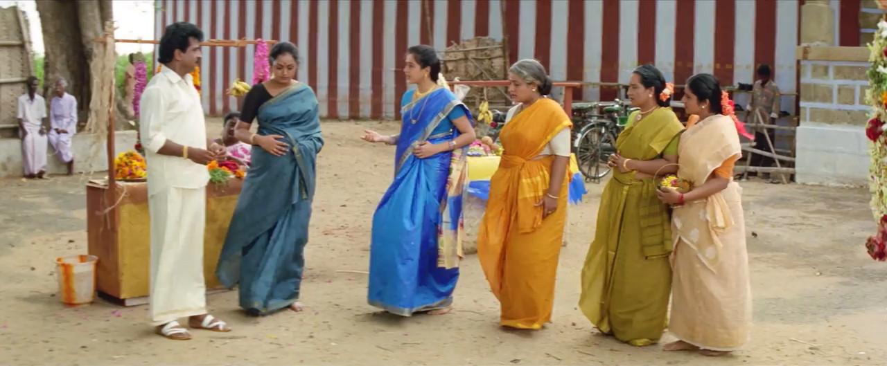 En Purushan Kuzhanthai Mathiri 2001 WebRip [Tamil] 480p, 720p ESub Screenshot