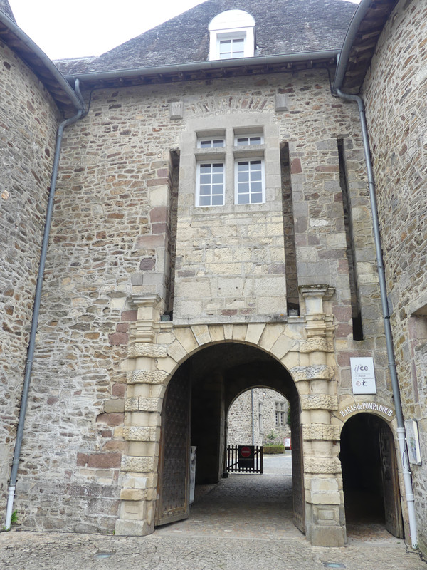 10 aout Visite Pompadour (33)