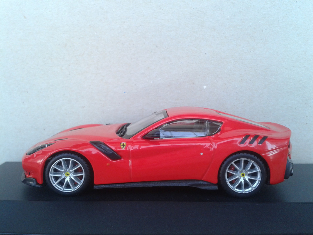 2015 Ferrari F12tdf (nº20 Supercars SALVAT) (11)