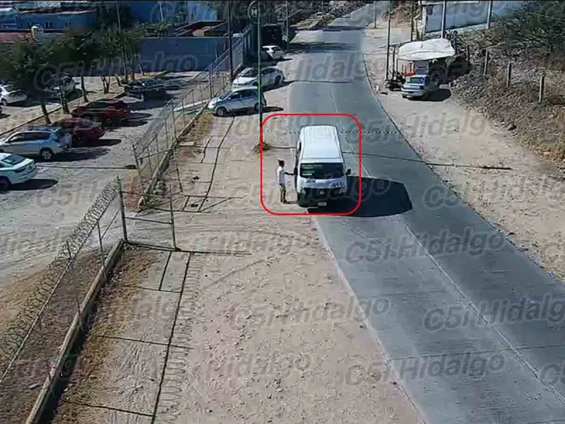 Reo evade filtro de seguridad del Cereso de Hidalgo y se fuga en una combi