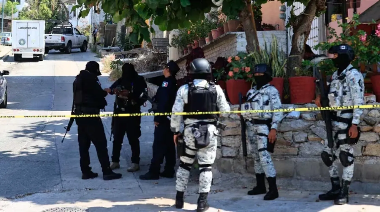 Decapitan a jefe de escoltas de alcalde de San Marcos en Guerrero; dejan narcomanta