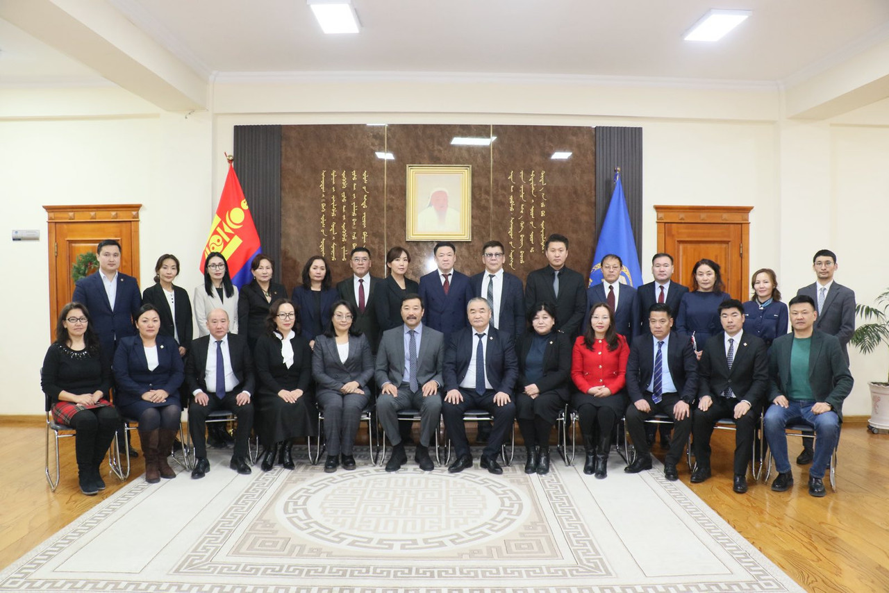 Шүүхийн ерөнхий зөвлөлийн шүүгч бус гишүүд томилогдов