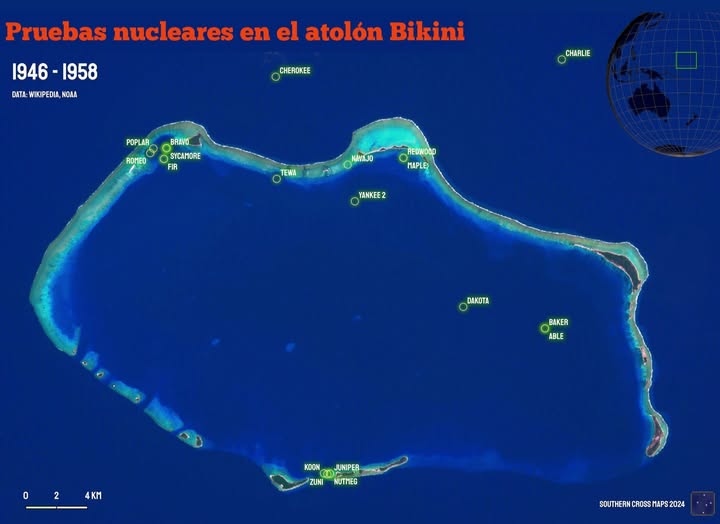 Vista aérea del atolón de Bikini en 1947, la laguna interior muestra el área de la prueba