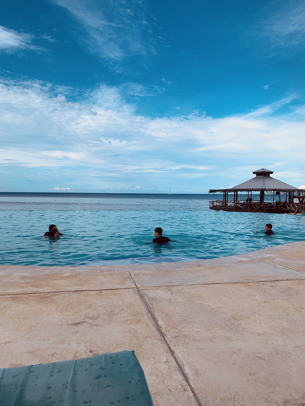 5647FBB5-3B67-4316-B8B8-23985294F1A9