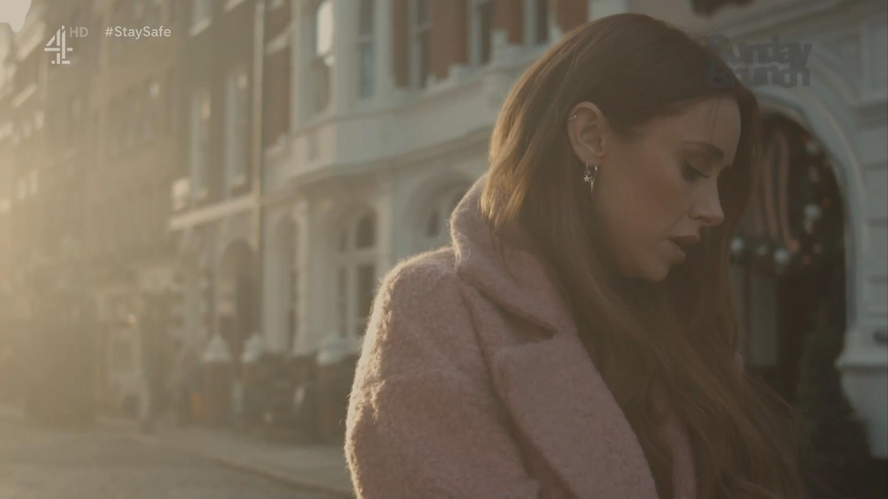 Una Healy 160820.mp4_snapshot_00.03_[2020.08.16_21.42.53]