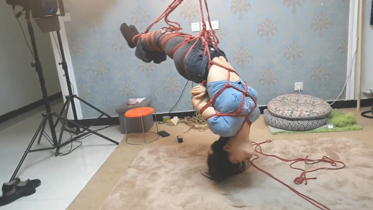 随心原创 小艾 破洞牛仔裤.mp4_20210530_130921.241