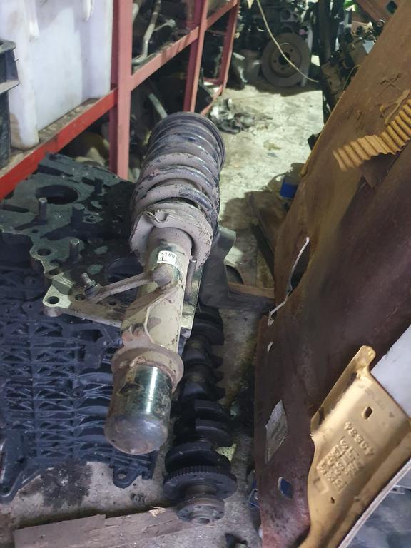 Стойка амортизатора передняя в сборе