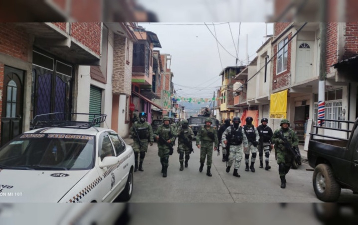 Militares toman el control en San Juan Parangaricutiro