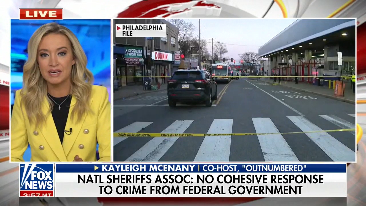 12.09 - 09.00.00 - Fox and Friends First. A precursor to Fox News's m..._001.ts_snapshot_15.02.878