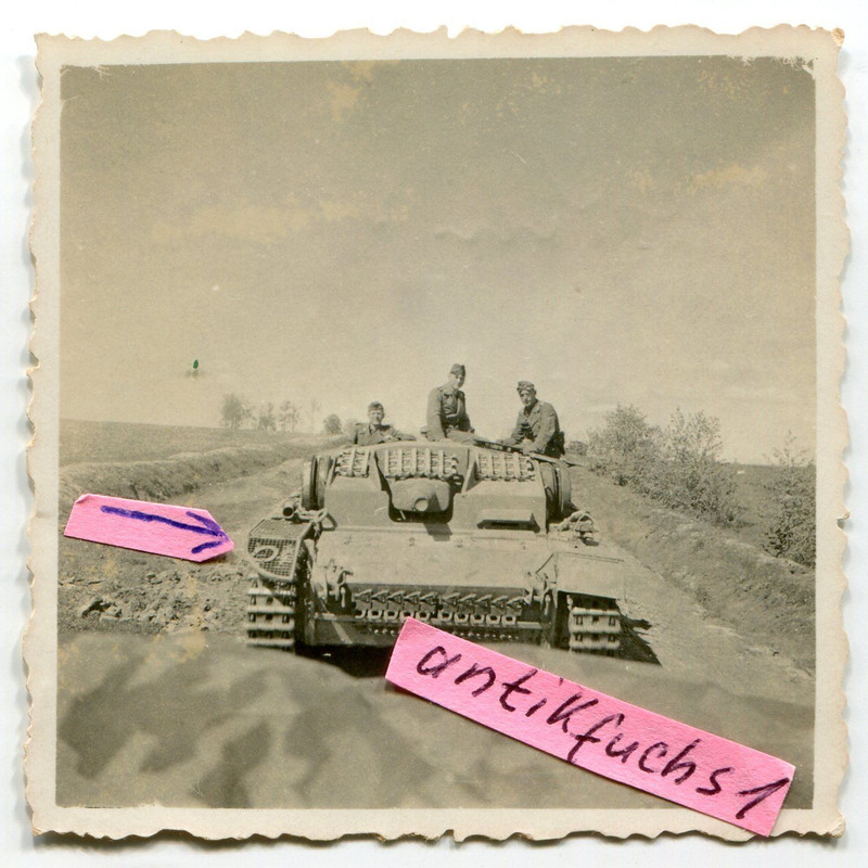 Panzer-Sturmgeschütz von Karl Buckel mit Hufeisen an der Front i