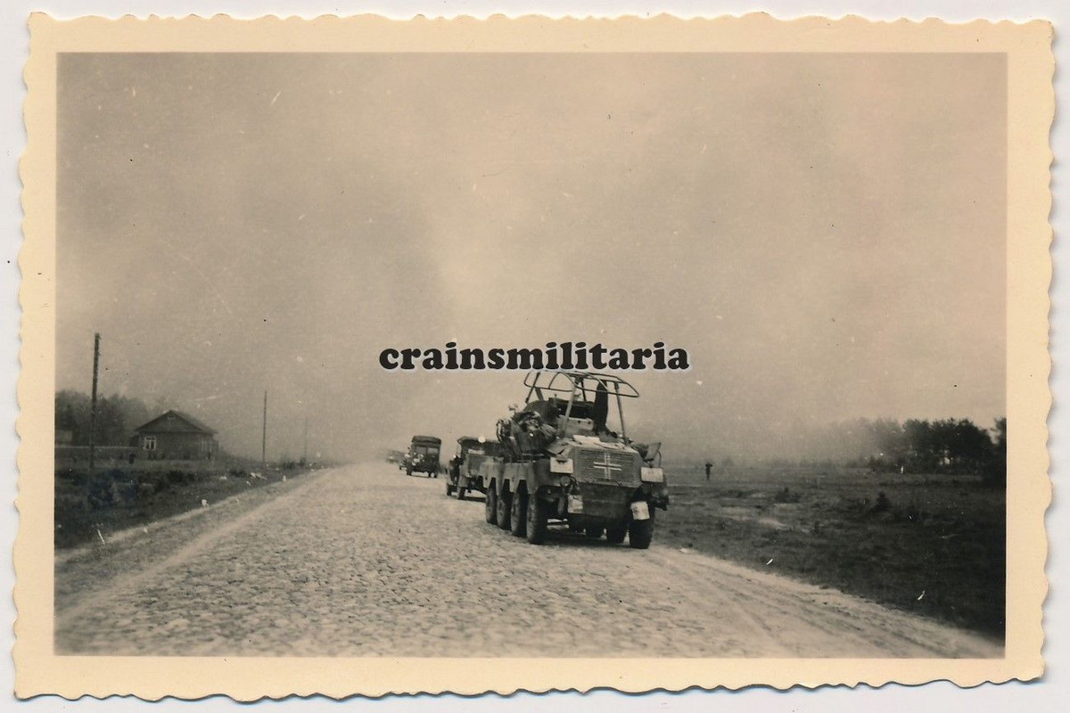 Orig. Foto SdKfz 263 Funk Panzerspähwagen Panzer b. Fliegerangri