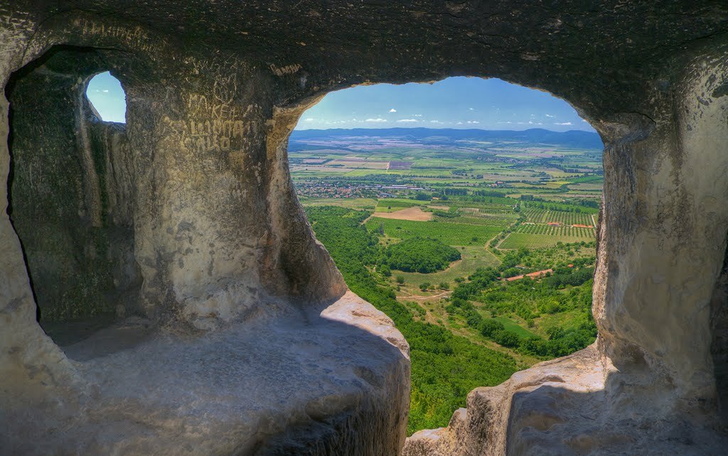 [Obrazek: Rock-Monastery-near-Han-Krum-Village-Shumen.jpg]