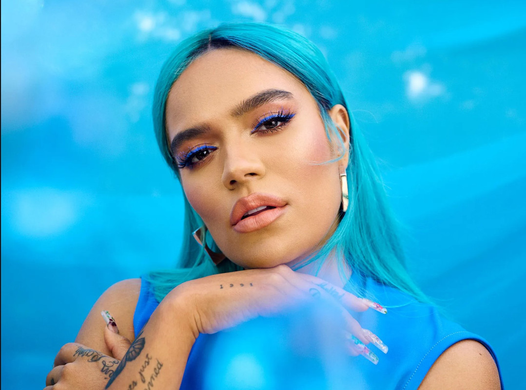 Karol G impacta a las redes con su nuevo y fantástico look