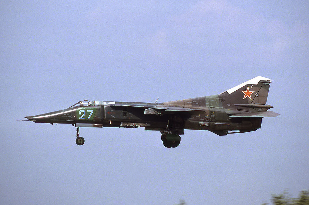 559 APIB Mig-27K 27 Blue_76802643380, [Finsterwalde 8.92] (2)