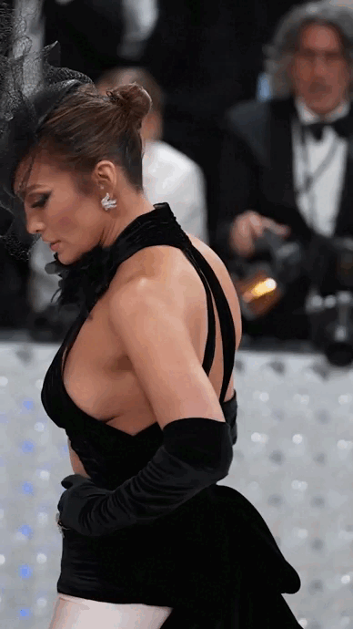 Jennifer-Lopez-en-la-METGala-2023-Trim.gif