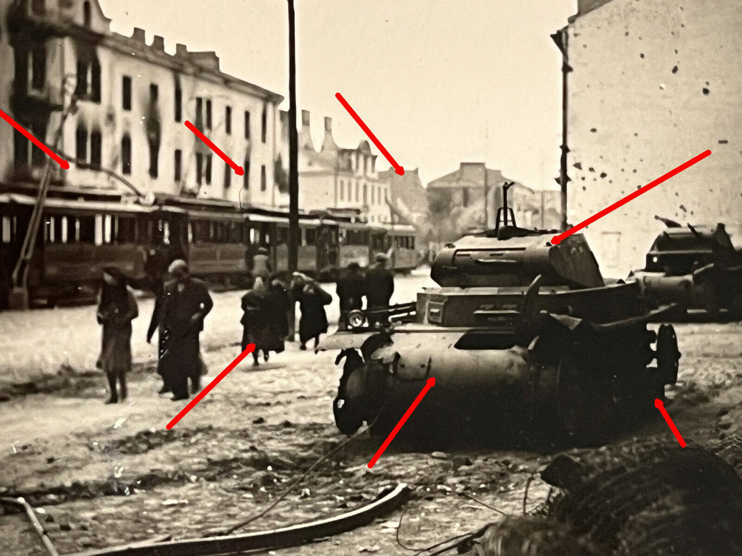 Foto Polen, ausgebrannter deutscher Panzer in Warschau, Straßenbahn1