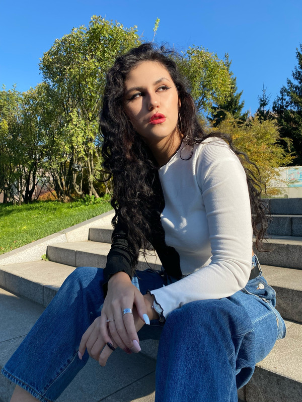 5B39F60F-75CA-477A-8C6A-A558D24F935F