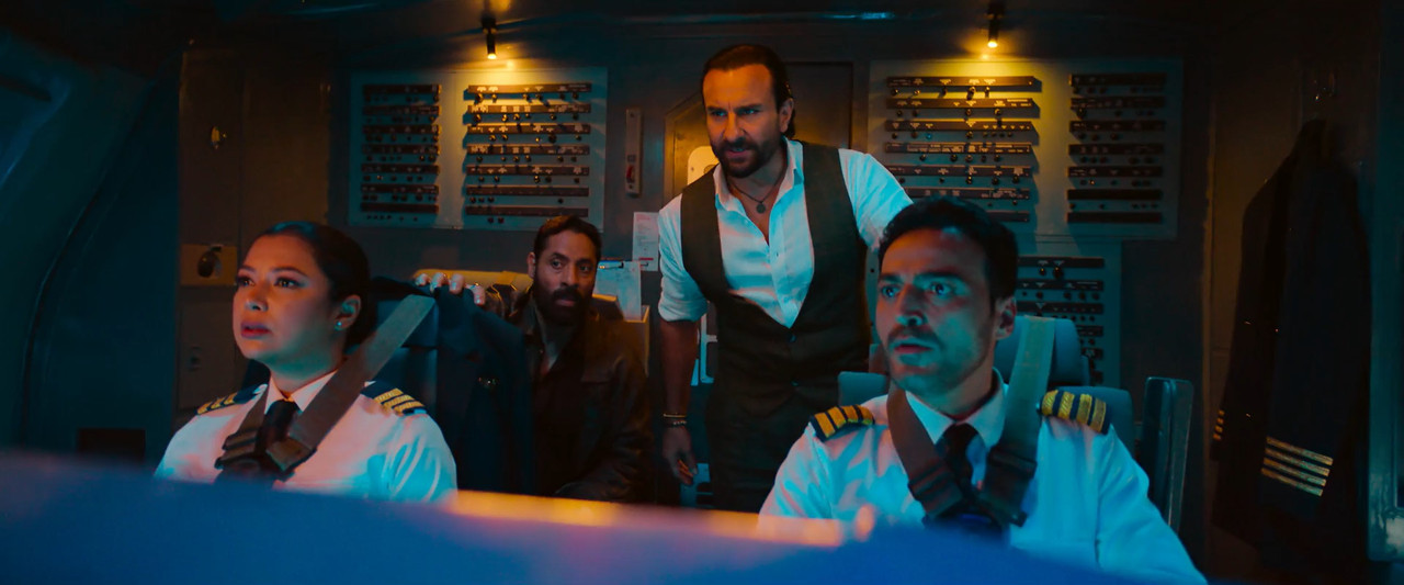 Jewel Thief - The Heist Begins 2025 WebRip [Hindi + Tamil + Telugu] 480p, 720p, 1080p Screenshot