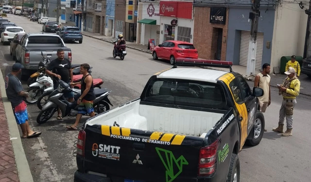 SMTT inicia campanha educativa com blitzes em pontos estratégicos de São Miguel dos Campos
