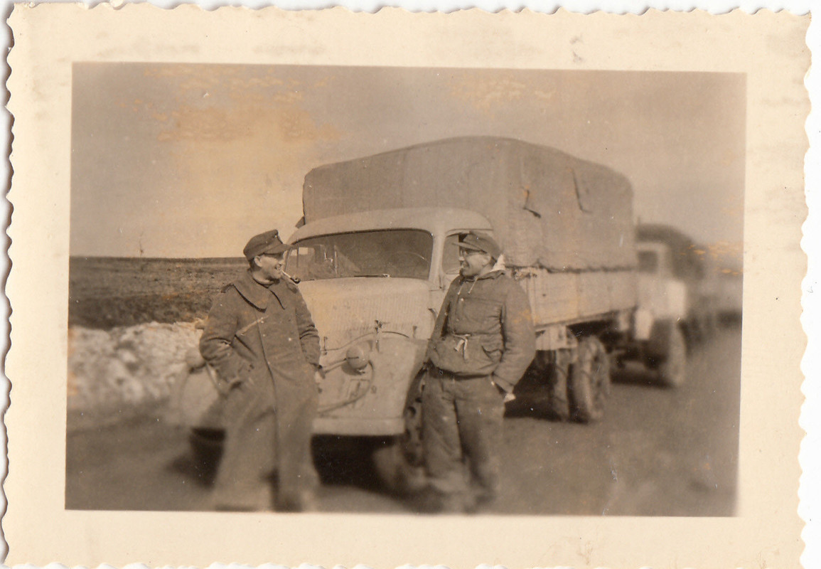 Foto - 2.WK - Rußland - Ostfront - Fahrzeuge SdKfz - Tarnjacke