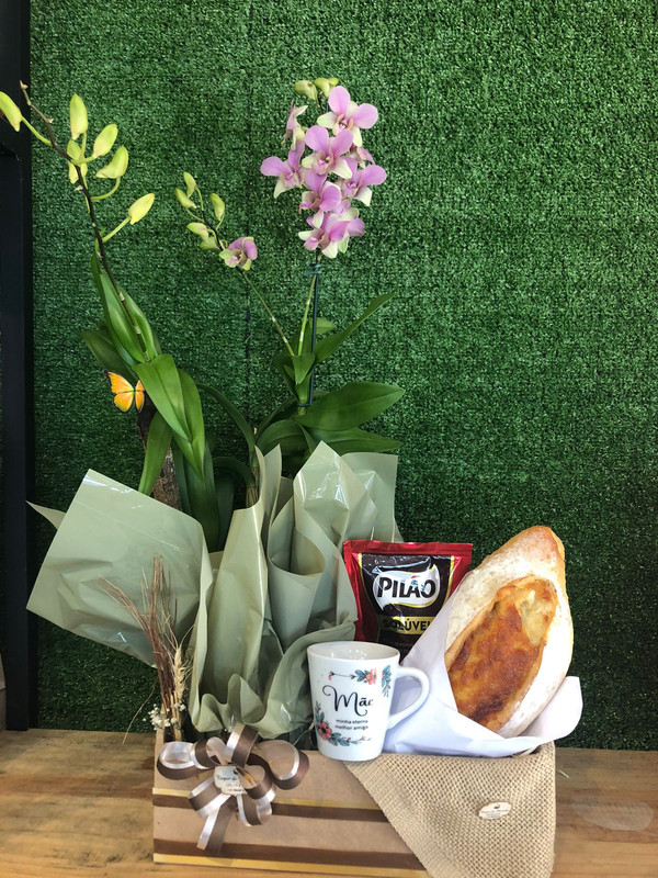 Caixote café artesanal ( pão+orquídea+ café+caneca)