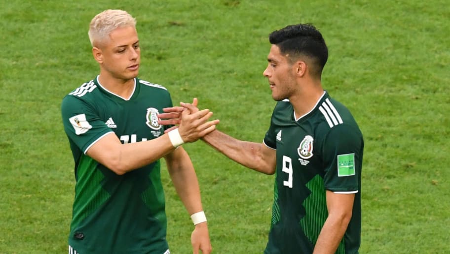 Este es el mensaje que mandó Raúl Jiménez al Chicharito Hernández