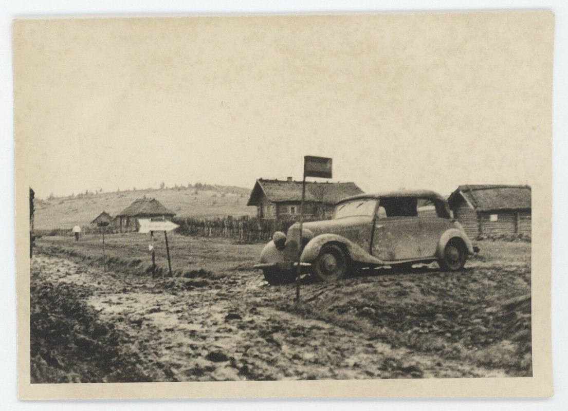 Foto 1941, Straßenkreuzung im Jelnjabogen bei Jelnja , Russland