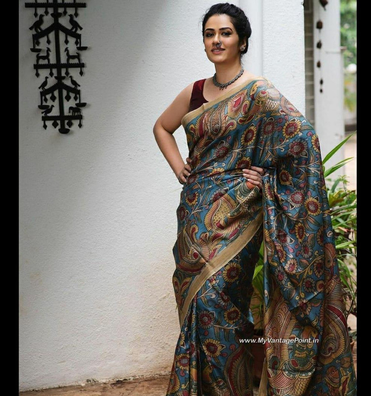 17-Marathi-Mulgi-Girija-Oak-Godbole-Photos-Wallpapers-in-Traditional-Look-My-Vantage-Point