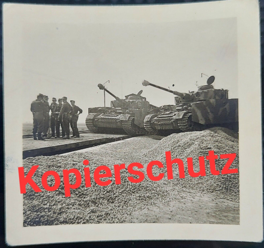 Orig. Foto SDKFZ Panzer IV Seitenschürzen, Tarn, Camo Einsatzbesprechung