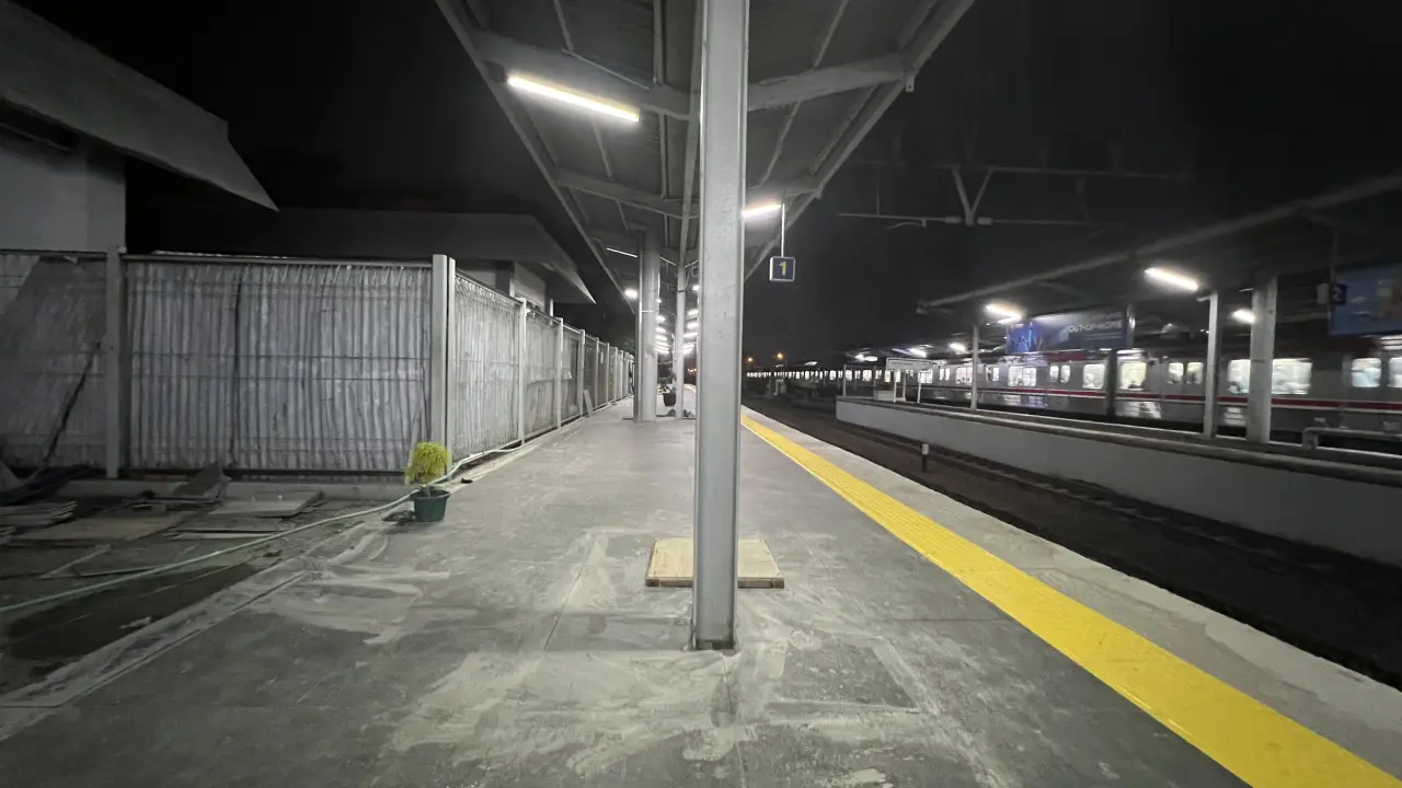 Stasiun Depok Baru yang direvitalisasi pada bagian peron