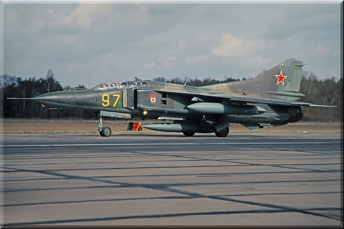 19 GvAPIB Mig-23UB 97 Yellow (5)