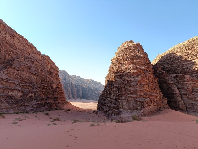 https://i.postimg.cc/R0nktkZz/Wadi-Rum-79.jpg