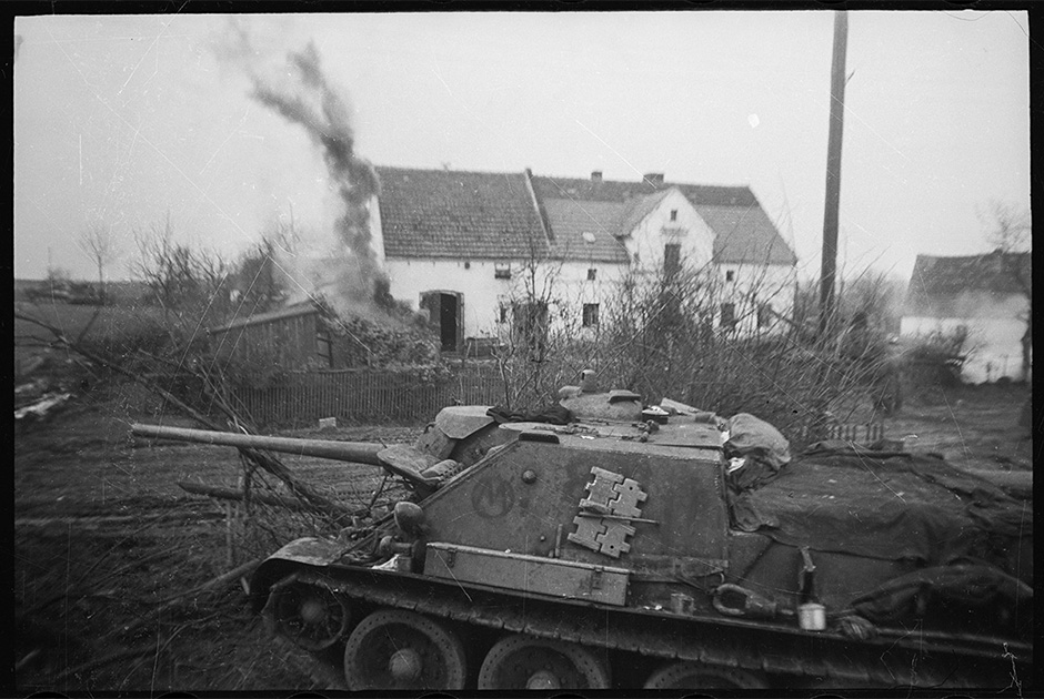 На западном берегу Одера (западнее Лигница). Самоходная артиллер
