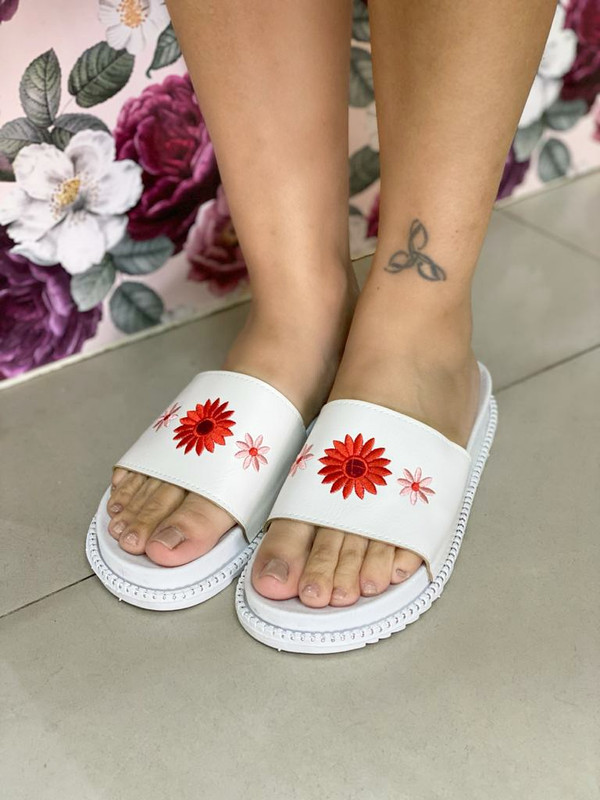 sandalia bordada
