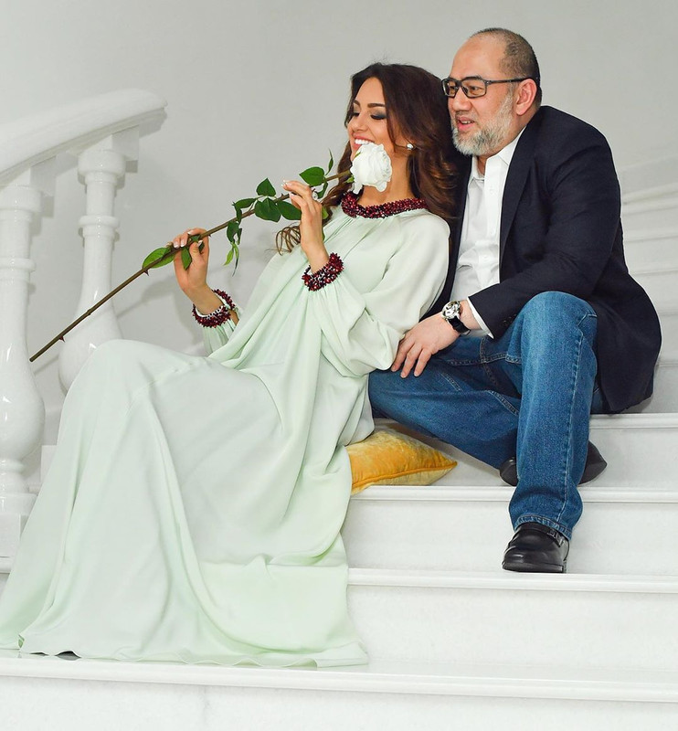 Oksana Voevodina menikah dengan raja Malaysia Sultan Muhammad V pada November 2018.
