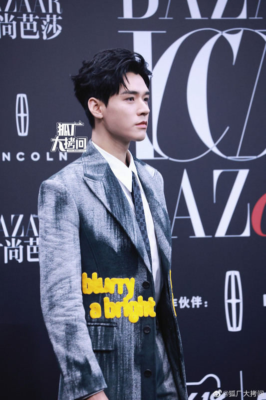 0077Ahqlly1hegky3ag0bj323u35sb2b