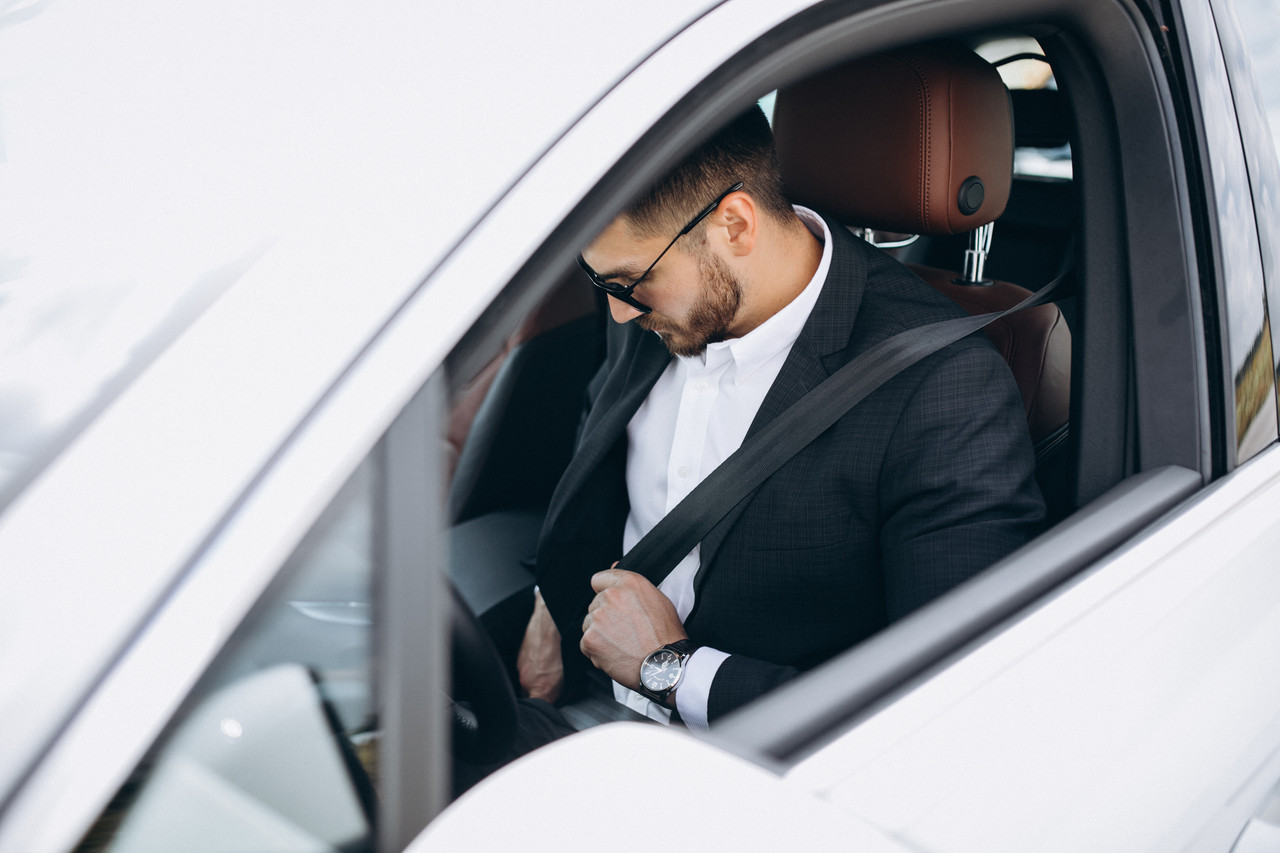 handsome business man travelling car (1)