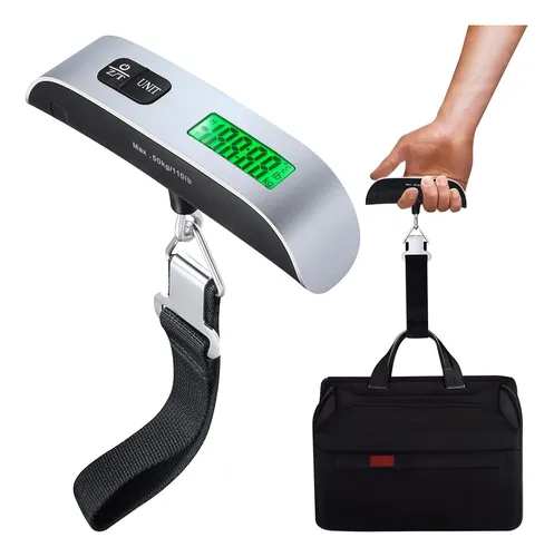 Báscula digital colgando una maleta para pesarla.