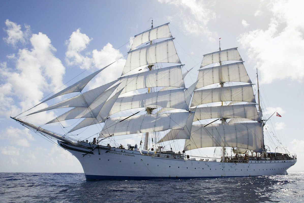 Statsraad-Lehmkuhl-01.jpg