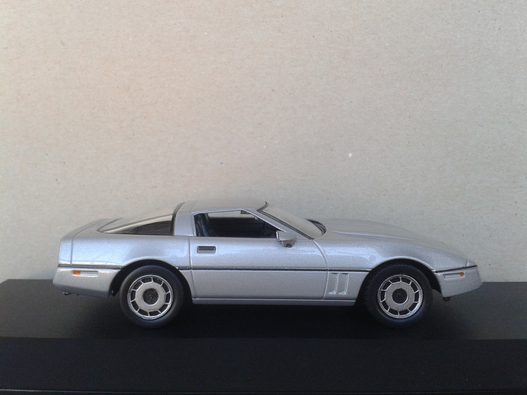 1984 Chevrolet Corvette C4 (Universal Hobbies – nº37 James Bond Car Collection) (9)
