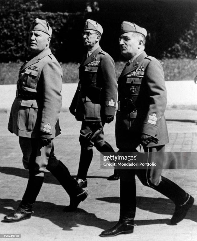 Benito Mussolini, Mario Roatta y Ugo Cavallero en 1941 Benito Mussolini, Mario Roatta y Ugo Cavallero en 1941