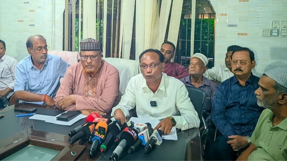 ২০ বছরের পুরোনো বাস চলাচলের সুযোগ চেয়ে ধর্মঘটের হুঁশিয়ারি