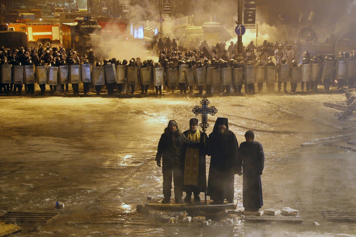 la-fg-wn-kiev-protesters-reject-deal-20140124.jpg