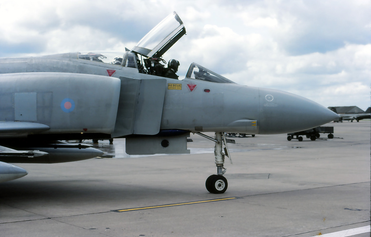 B5 Phantom FGR.2 XV473 'L' 29Sqdn taxi 120583