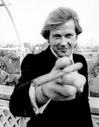 roger-moore-c54