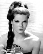 samantha-eggar-b93