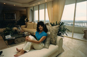 Joan-Collins-h45