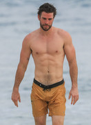 Liam-Hemsworth-superficial-guys-62