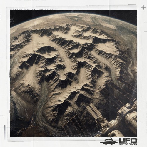 00-wavesman-living-materials-ufo773-web-