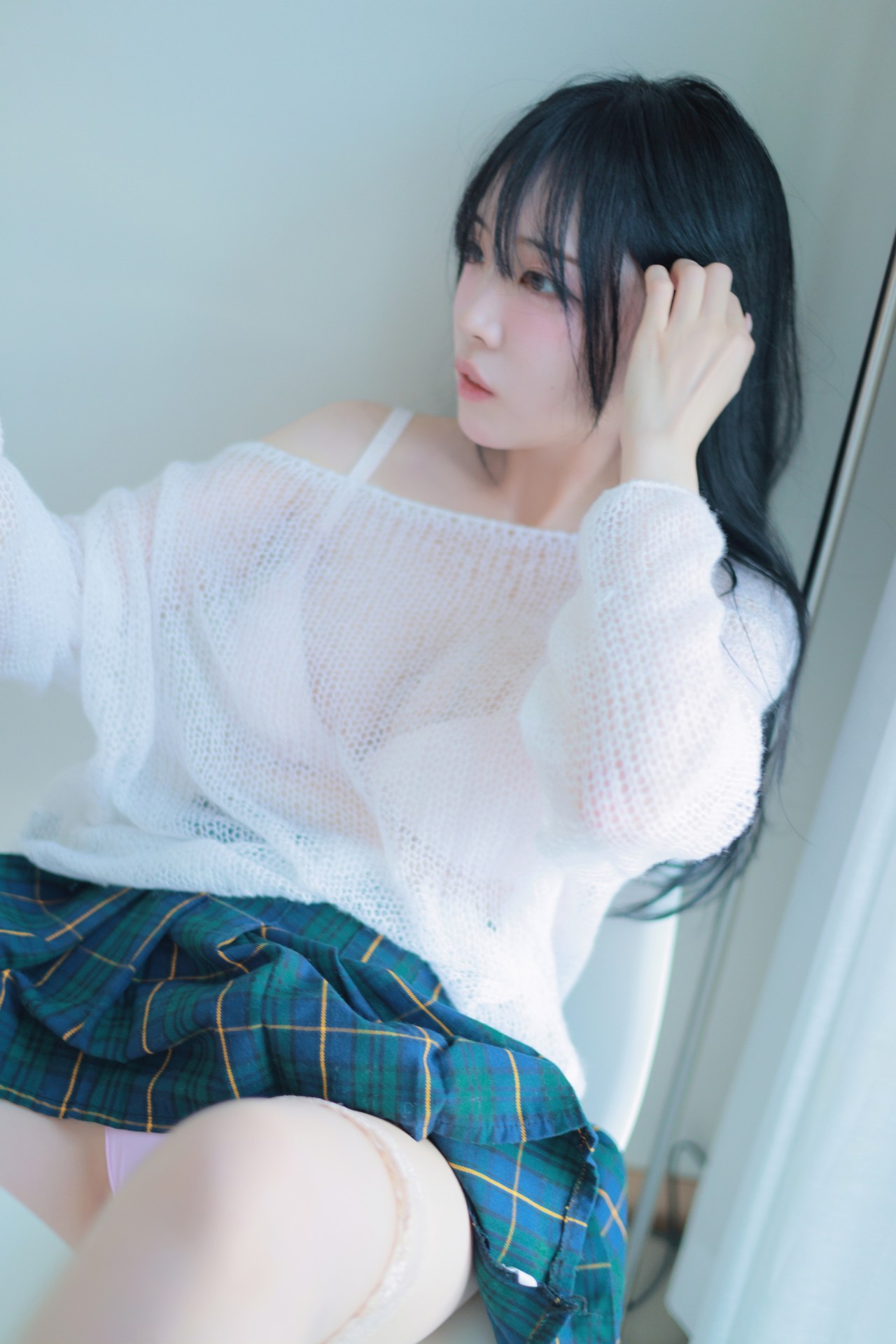 rinaモモリナ《超短格子裙》写真美图欣赏，清纯的颜值，画风大胆热情插图1